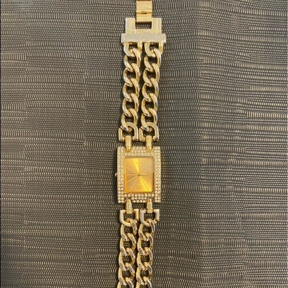 Guess Gold Women's Chain Link Watch - Picture 1 of 8